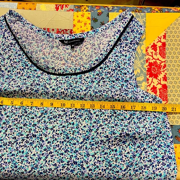 Sleeveless floral top with ribbon trim, from England - Picture 6 of 9